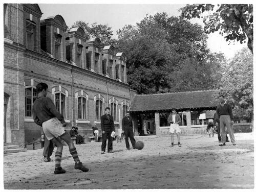 Cour de l'IPES de Saint-Maurice (2)