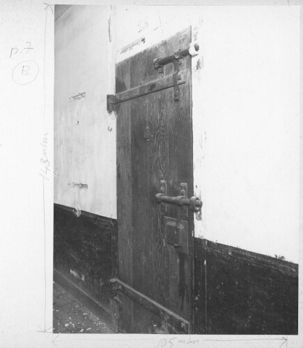 Porte d'une cellule du quartier cellulaire de la maison d'éducation surveillée de Saint-Maurice