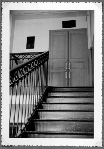 Escaliers menant aux dortoirs du centre d’observation de Marseille « Chutes-Lavie »