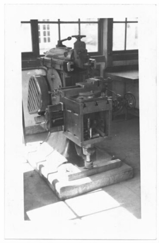 Machine-outil de l’atelier « fer » du centre d’observation de Collonges-au-Mont-d’Or